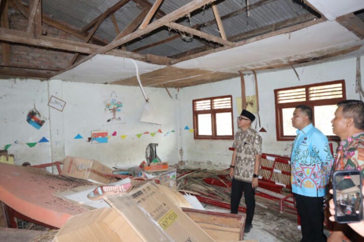 Gubernur Lampung, Rahmat Mirzani Djausal meninjau SD Negeri 2 Rama Nirwana, Kecamatan Seputih Raman, Kabupaten Lampung Tengah || Foto: Pemerintah Provinsi Lampung