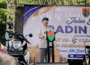 Gubernur Lampung, Rahmat Mirzani Djausal bersama Panglima Komando Daerah Militer (Pangdam) XXI/Raden Inten Mayjen TNI Kristomei Sianturi melepas sekaligus mengikuti kemeriahan Gerak Jalan Sehat di Lapangan Saburai, Bandar Lampung || Foto: Pemerintah Provinsi Lampung