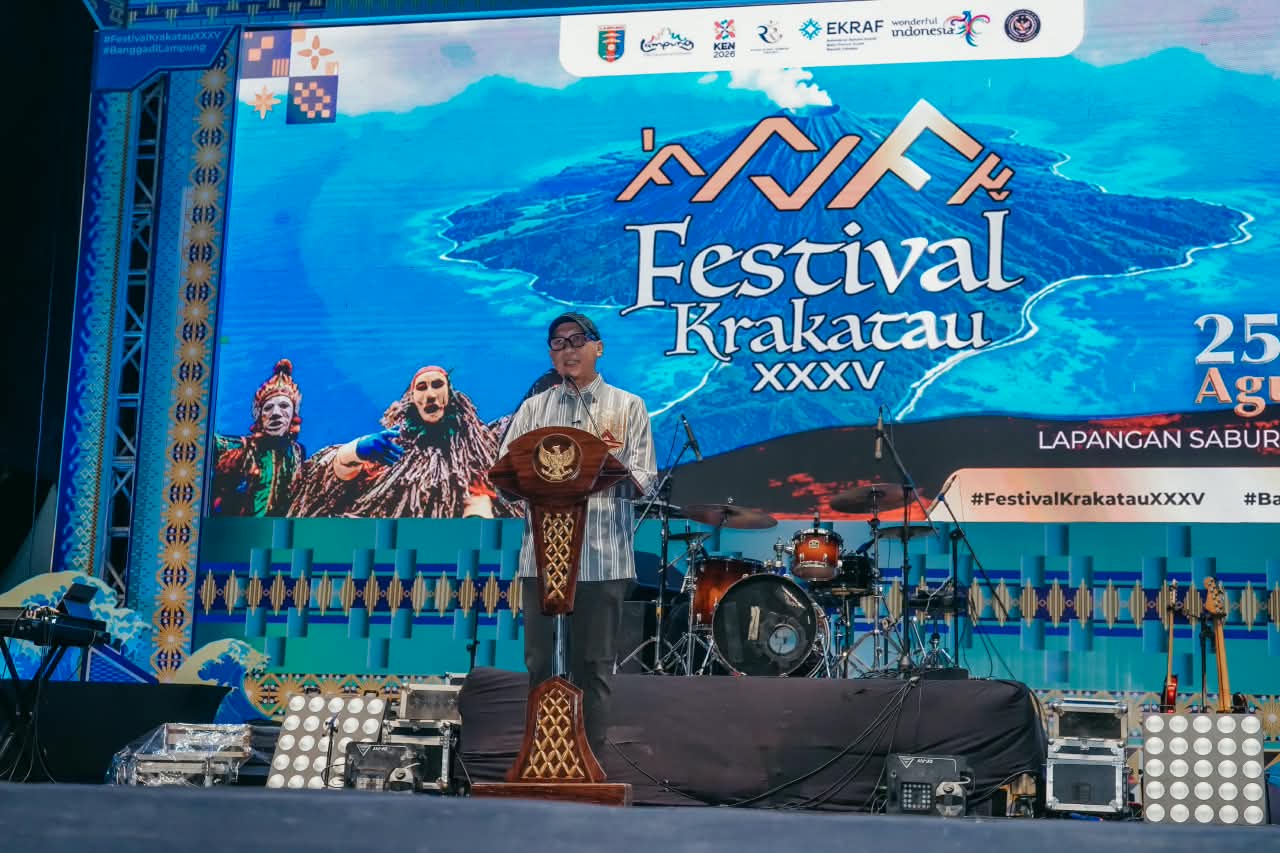 Gubernur Lampung Rahmat Mirzani Djausal saat membuka Festival Krakatau XXXV Tahun 2026 di Lapangan Saburai, Bandar Lampung || Foto: Pemerintah Provinsi Lampung