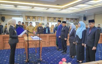 Wagub Lampung Jihan Nurlela melantik dan mengambil sumpah/janji jabatan Pejabat Pimpinan Tinggi Pratama dan Pejabat Administrator di lingkungan Pemprov Lampung, di Ruang Rapat Utama Gubernur Lampung || Foto: Pemerintah Provinsi Lampung