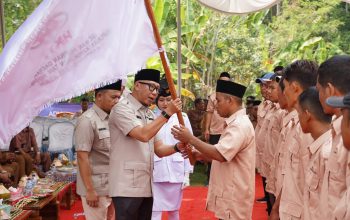 Gubernur selaku Ketua HKTI Provinsi Lampung melantik PAC dan Pengurus Ranting Himpunan Kerukunan Tani Indonesia (HKTI) se-Kabupaten Lampung Selatan di Desa Gandri, Kecamatan Penengahan || Foto: Pemerintah Provinsi Lampung