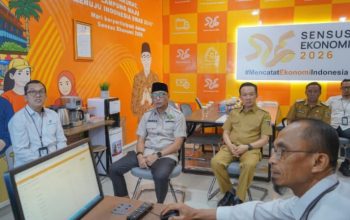 Gubernur Lampung Rahmat Mirzani Djausal bersama Sekdaprov Marindo Kurniawan melakukan peninjauan langsung atas progres pelaksanaan Sensus Ekonomi 2026 di Kantor Badan Pusat Statistik (BPS) Provinsi Lampung || Foto: Pemprov Lampung
