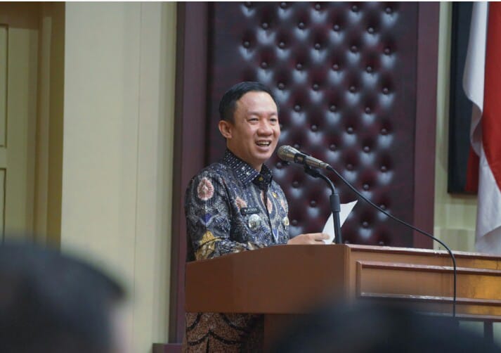 Gubernur Lampung diwakili Sekdaprov Marindo Kurniawan membuka acara Literasi dan Inklusi Keuangan serta launching Nota Kesepahaman (MoU) Program Siger Taruna Preneur yang diselenggarakan OJK Provinsi Lampung || Foto: Pemerintah Provinsi Lampung