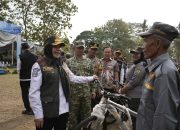 Eva Dwiana Resmi Tutup Kemah Satya Linmas dan Dikukuhkan Sebagai Ketua DPC ASLINMAS