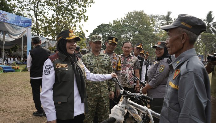Eva Dwiana Resmi Tutup Kemah Satya Linmas dan Dikukuhkan Sebagai Ketua DPC ASLINMAS