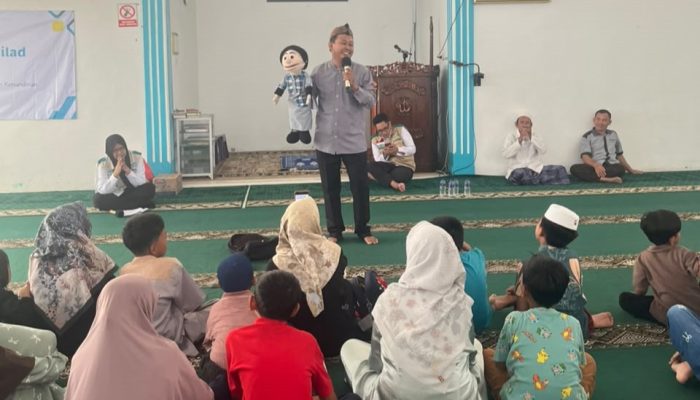 Rayakan Milad ke-20, YBM PLN Tebar Kebahagiaan Lewat Dongeng Ceria dan Santunan