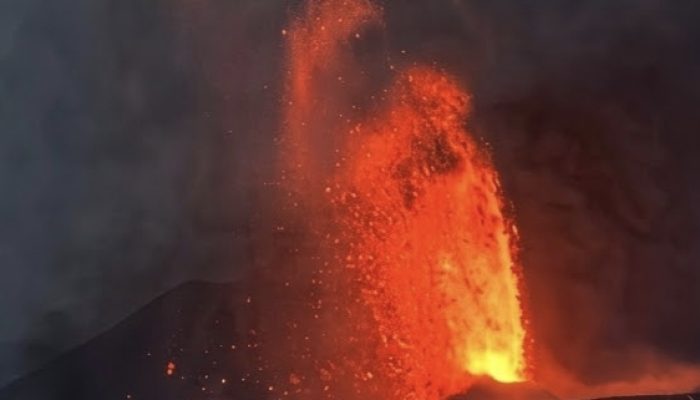 Aktivitas Erupsi Gunung Anak Krakatau Masih Berlangsung, Warga Diminta Waspada Abu Vulkanik