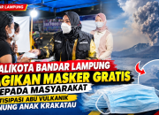 Eva Dwiana Blusukan Malam Hari Bagikan Masker Gratis
