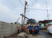 Utamakan Keselamatan Masyarakat, PLN ULP Teluk Betung Gerak Cepat Perbaiki Tiang Miring di Garuntang